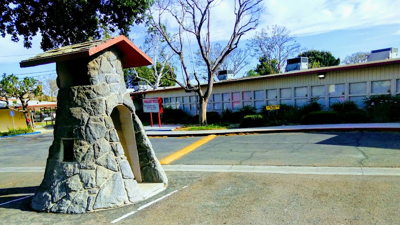 West Riverside Elementary photo